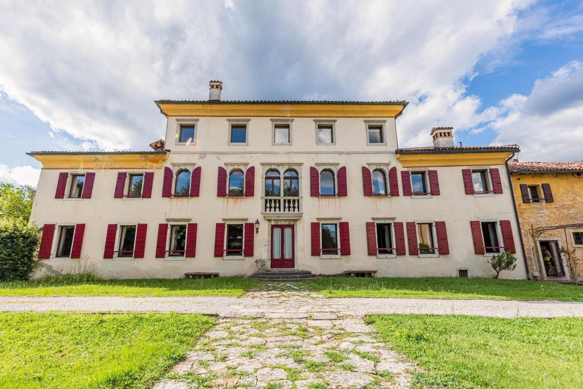 Belluno Timeless Charm - Stunning Aparment In Villa Exterior photo