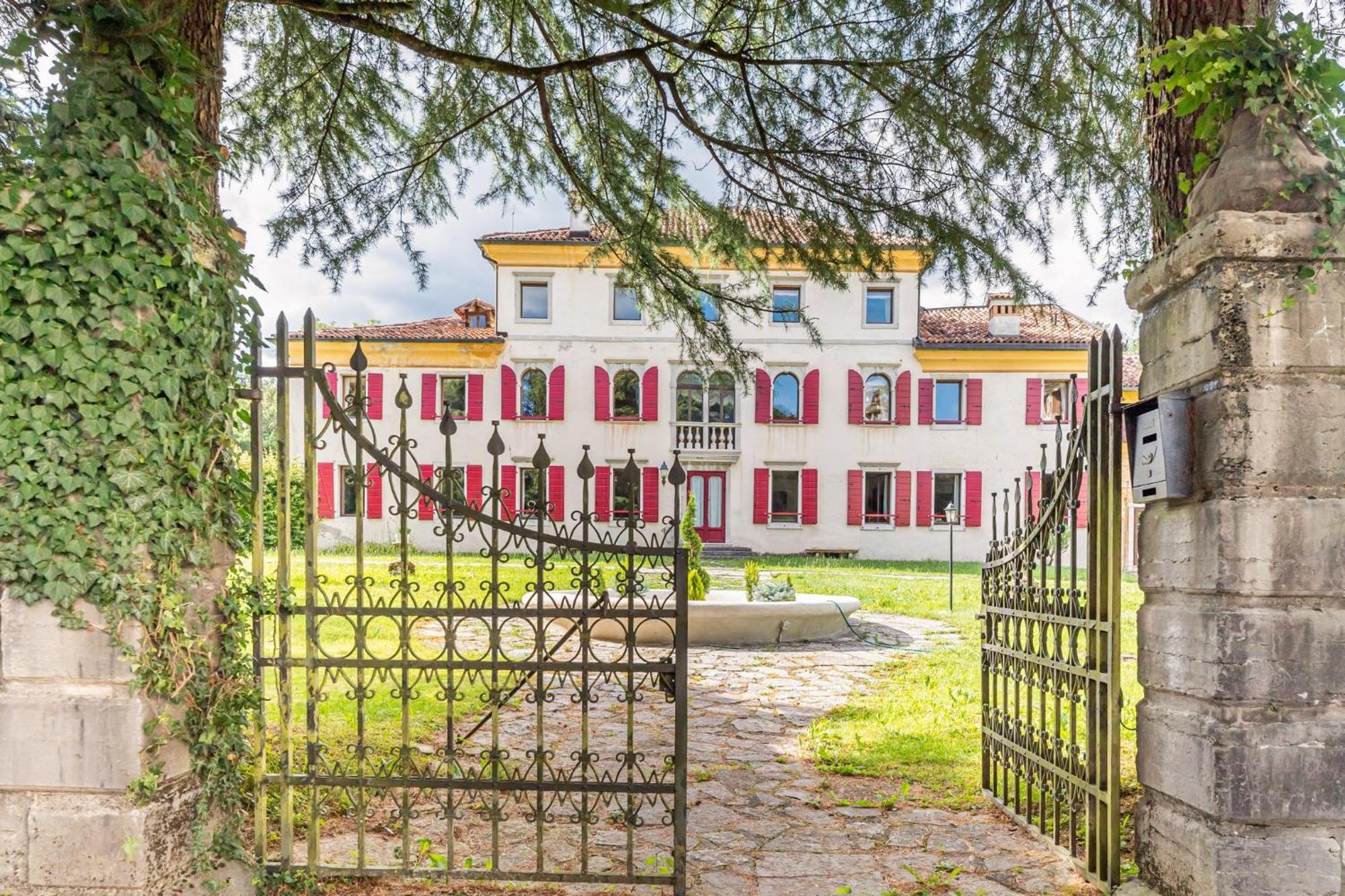 Belluno Timeless Charm - Stunning Aparment In Villa Exterior photo